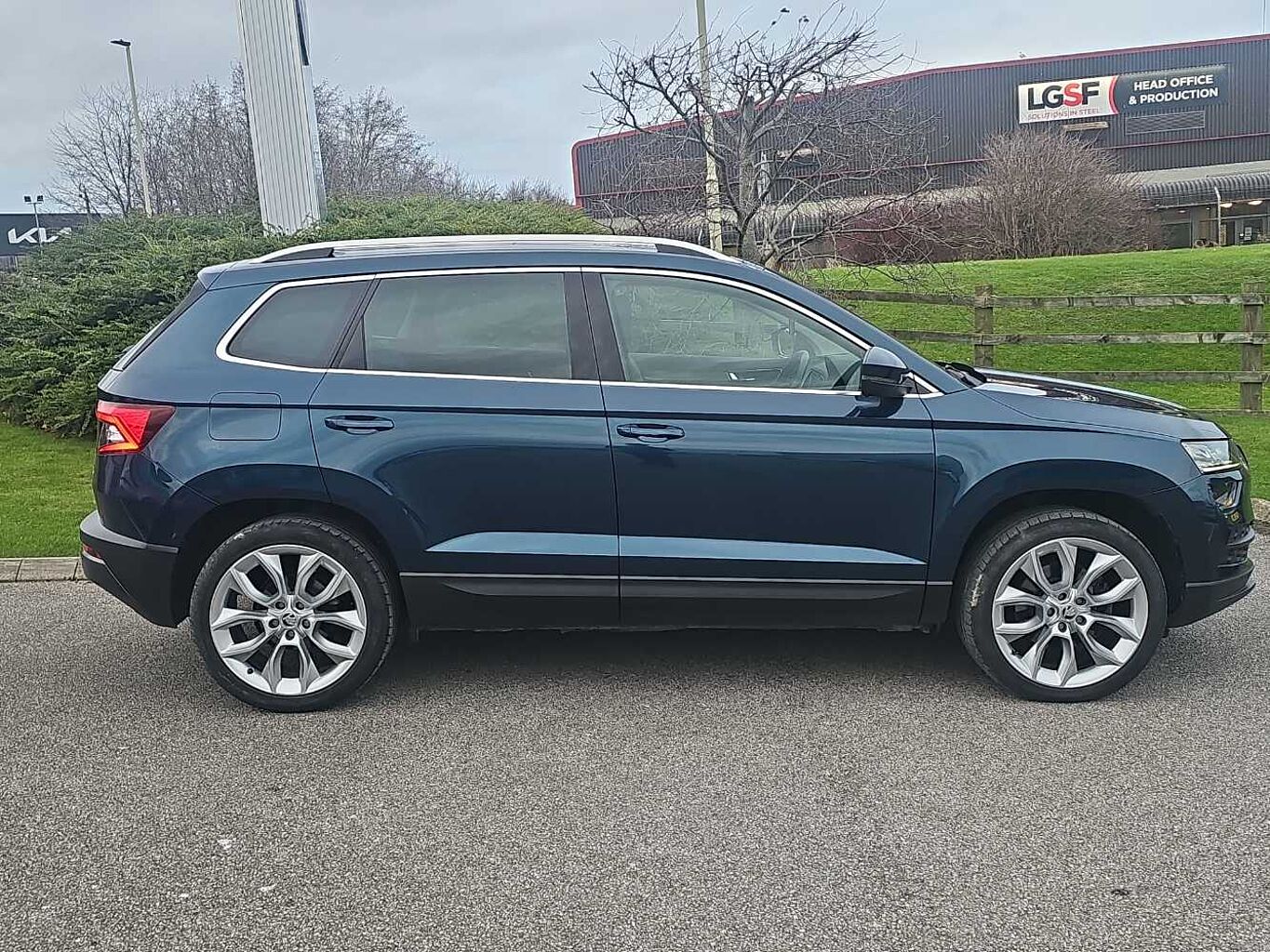 SKODA Karoq SUV 2.0TDI 150ps 4X4 Edition *Petrol Blue with Extras