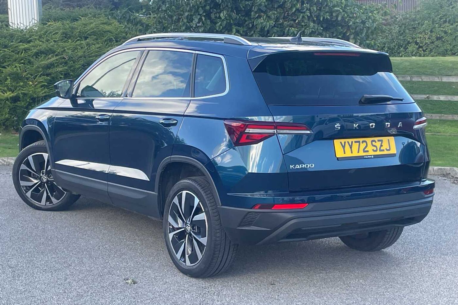 SKODA Karoq SUV 1.0 TSI 110ps SE L *Petrol Blue Metallic