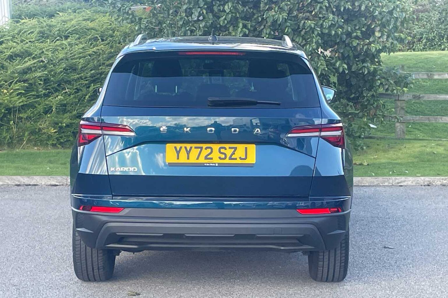 SKODA Karoq SUV 1.0 TSI 110ps SE L *Petrol Blue Metallic