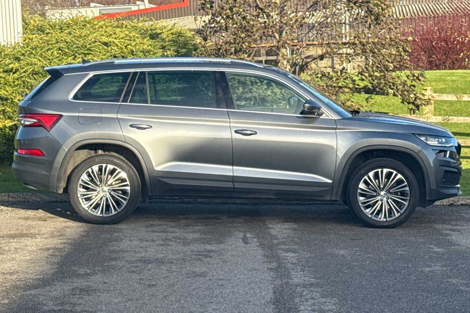 SKODA Kodiaq 1.5 TSI 150ps SE L Executive 7 SEATS DSG *Graphite Grey