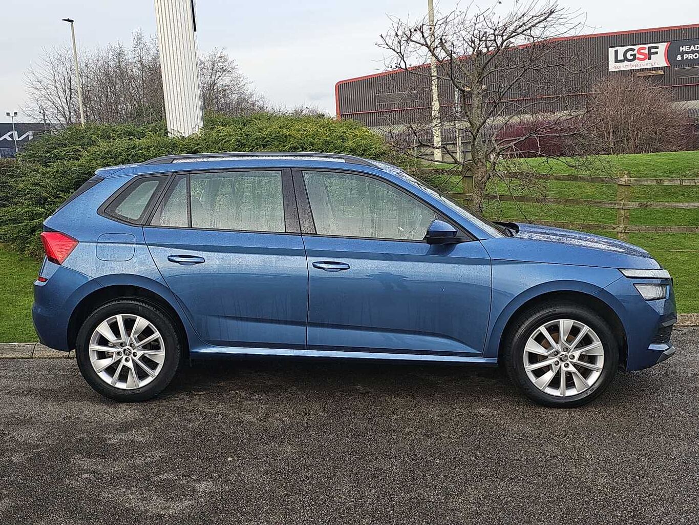 SKODA Kamiq 1.0 TSI 116ps SE SUV *Titan Blue Metallic