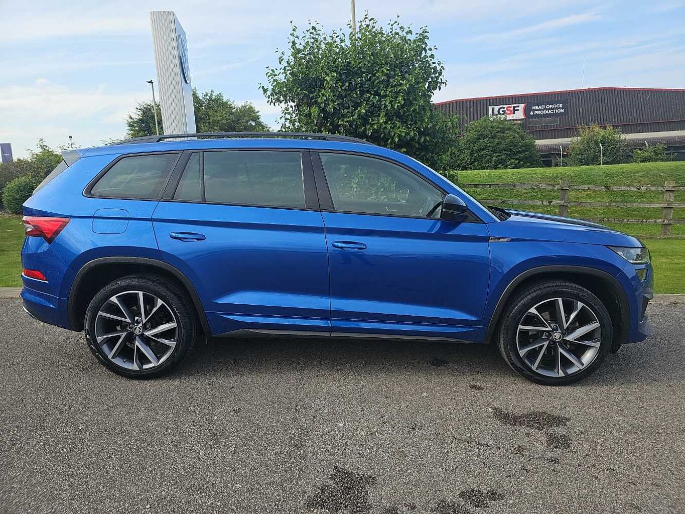 SKODA Kodiaq 1.5 TSI 150ps Sportline (7 seats) ACT DSG *Race Blue Metallic