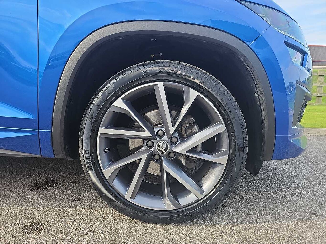 SKODA Kodiaq 1.5 TSI 150ps Sportline (7 seats) ACT DSG *Race Blue Metallic