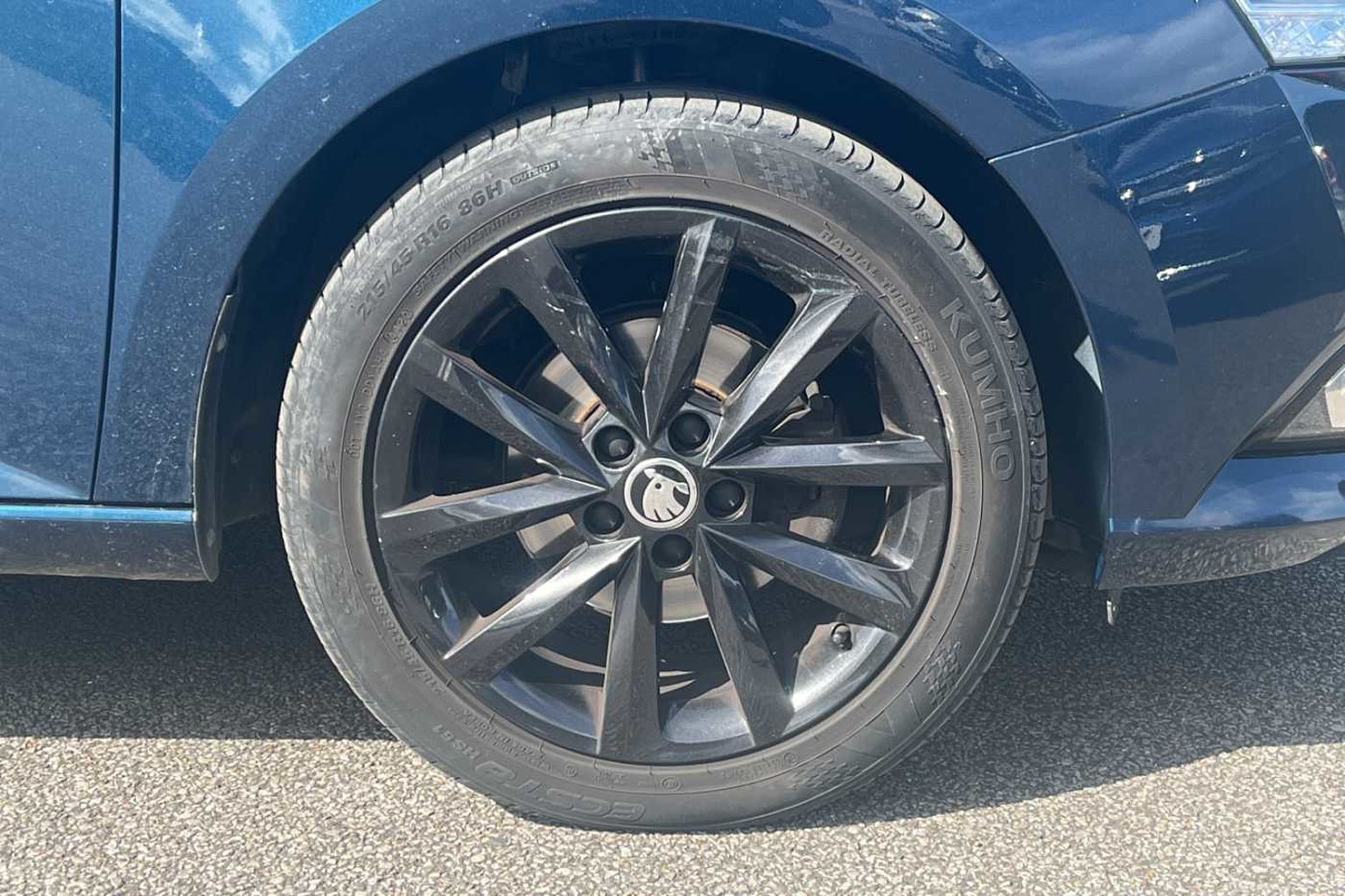 SKODA Fabia 1.0 TSI Colour Edition 95PS Hatchback *Petrol Blue with Black Wheels + Roof