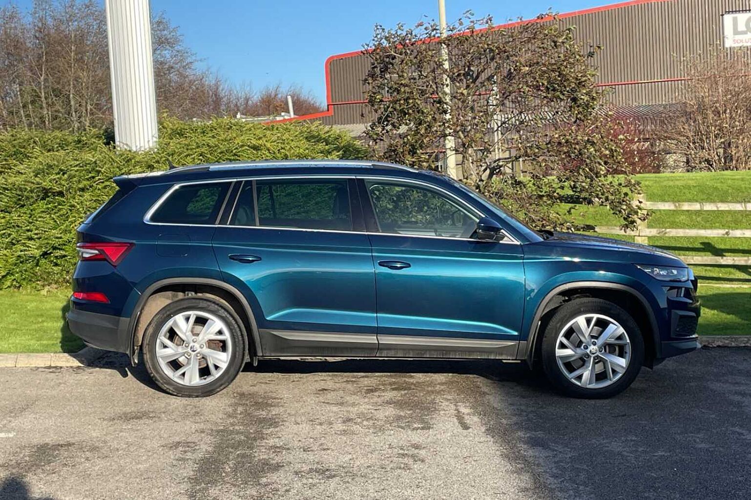 SKODA Kodiaq 2.0TDI 150ps SE L (7 seats) DSG SUV *Petrol Blue with Folding Towbar