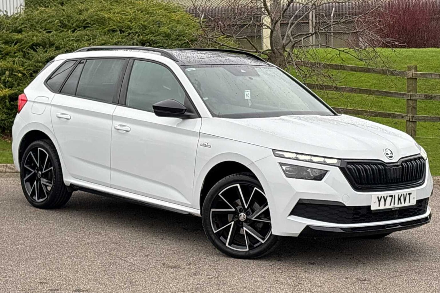 SKODA Kamiq 1.5 TSI 150ps Monte Carlo SUV *Moon White Metallic Paint